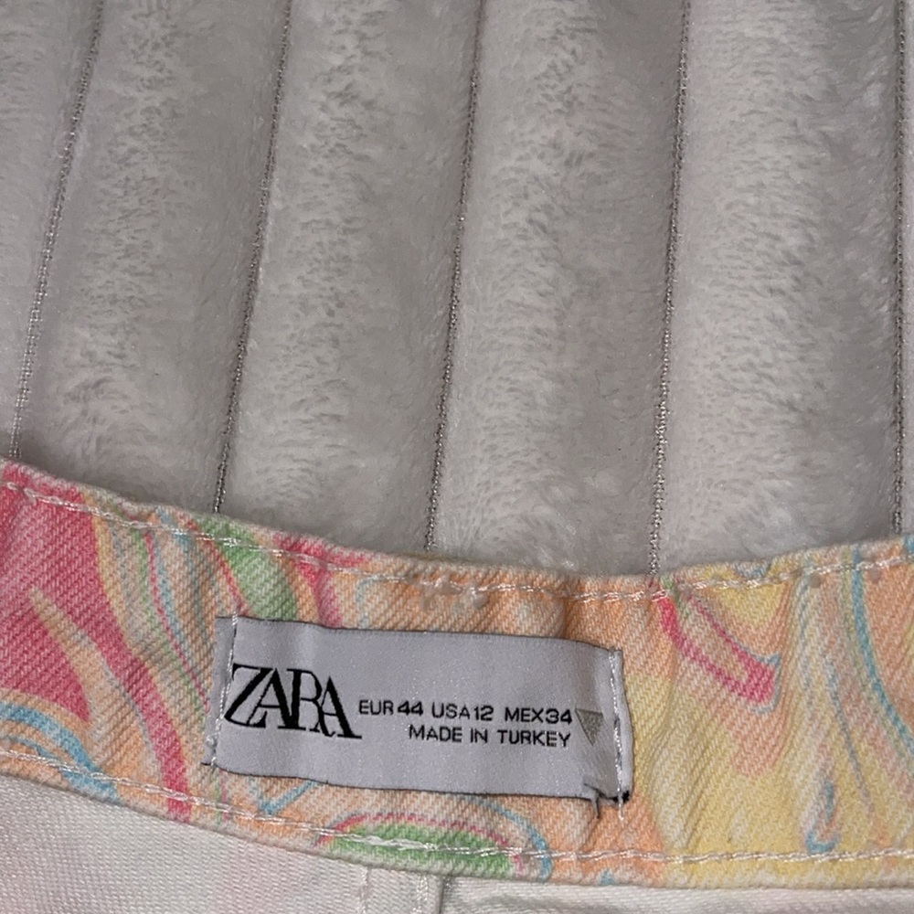 Zara Watercolor Shorts | Size 12 - Picture 4 of 8